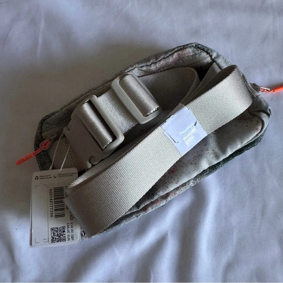 🆕🩶 Lululemon Everywhere Belt Bag - Spray Camo Silver Blue Multi Dove Grey - Picture 4 of 8